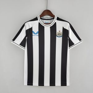 Newcastle United 22-23 home castore kit